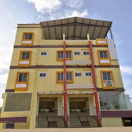 Отель Oyo 39837 Sri Anjaneya Residency Шимога Экстерьер фото