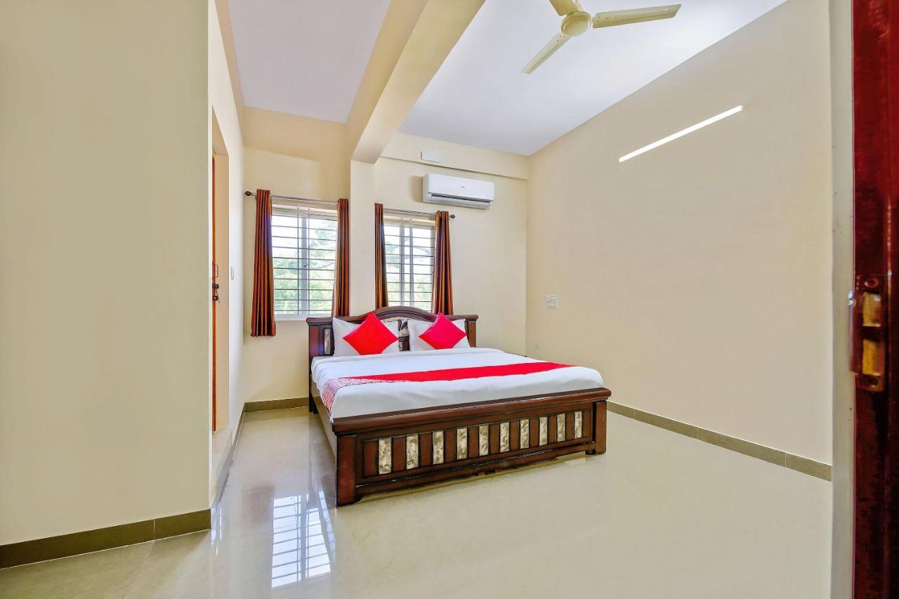 Отель Oyo 39837 Sri Anjaneya Residency Шимога Экстерьер фото