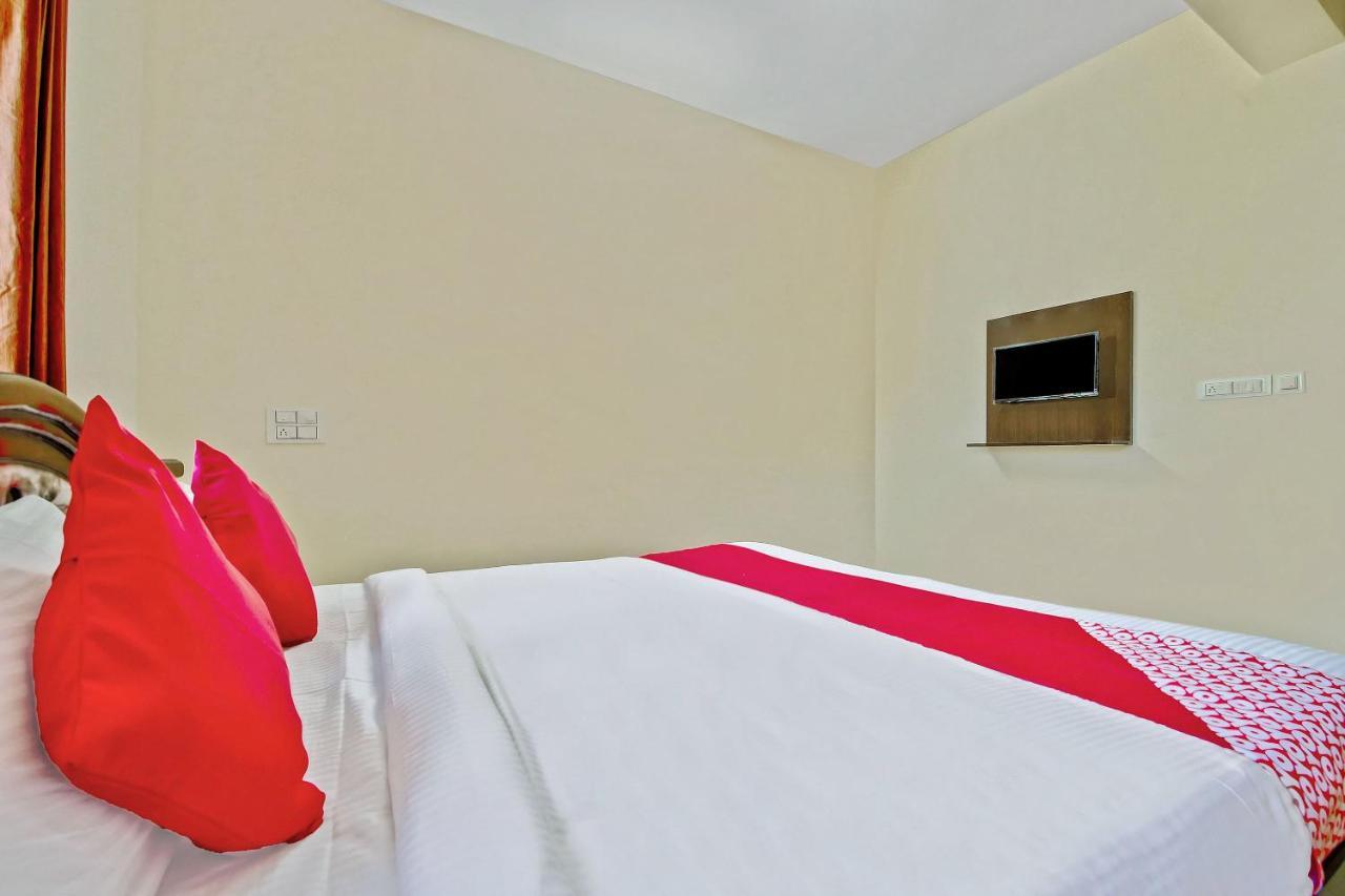 Отель Oyo 39837 Sri Anjaneya Residency Шимога Экстерьер фото