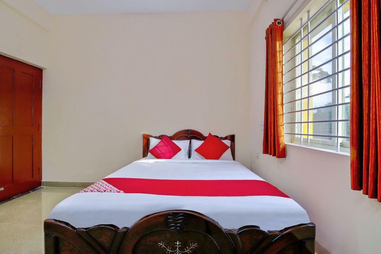 Отель Oyo 39837 Sri Anjaneya Residency Шимога Экстерьер фото