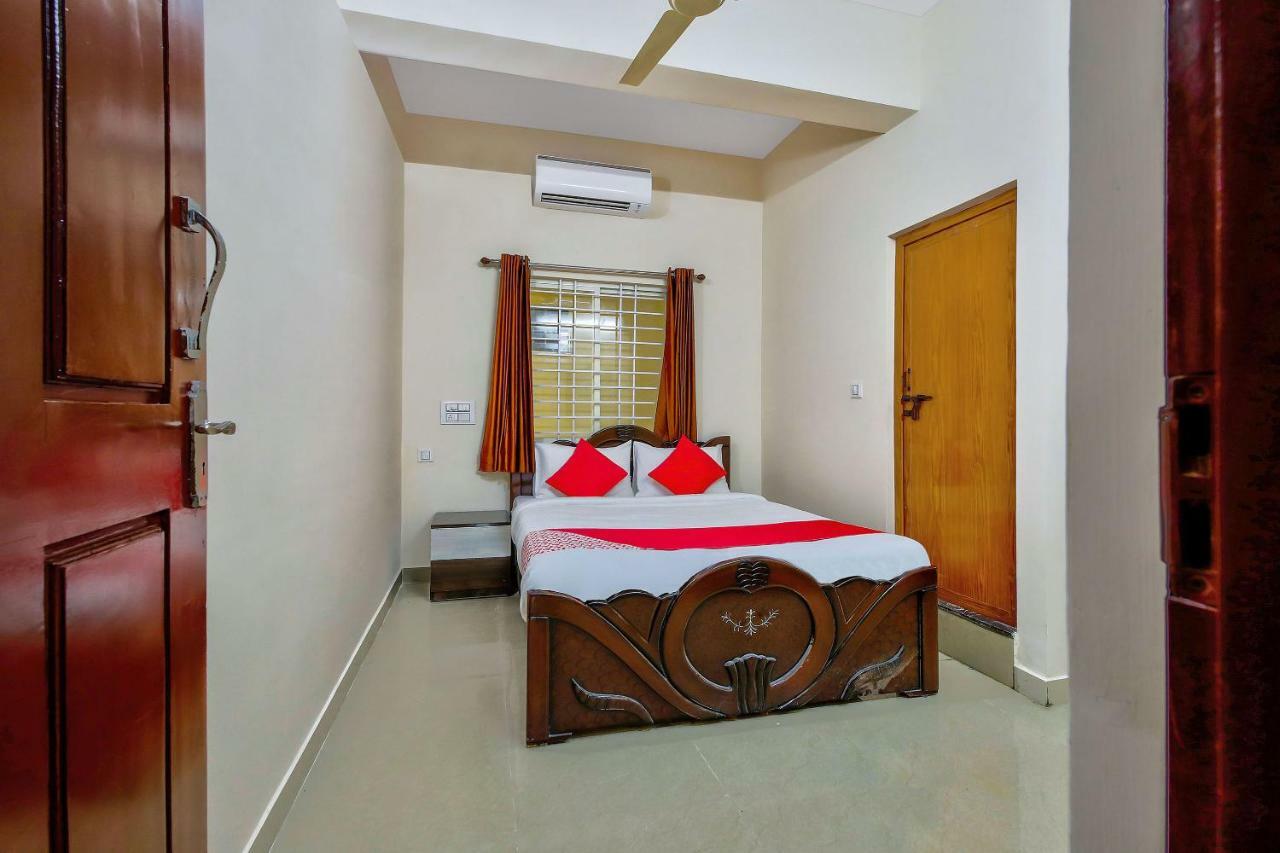 Отель Oyo 39837 Sri Anjaneya Residency Шимога Экстерьер фото