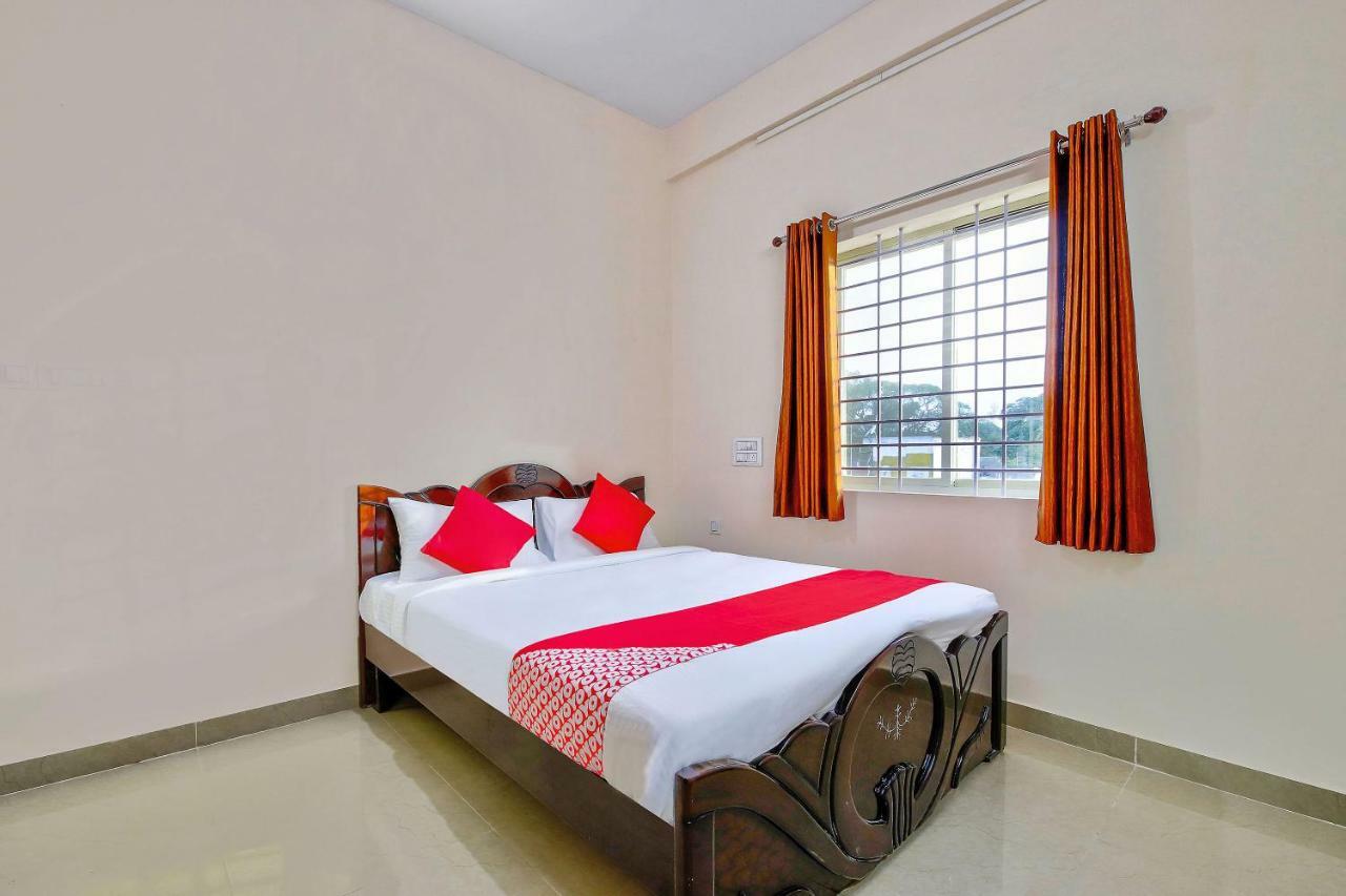 Отель Oyo 39837 Sri Anjaneya Residency Шимога Экстерьер фото
